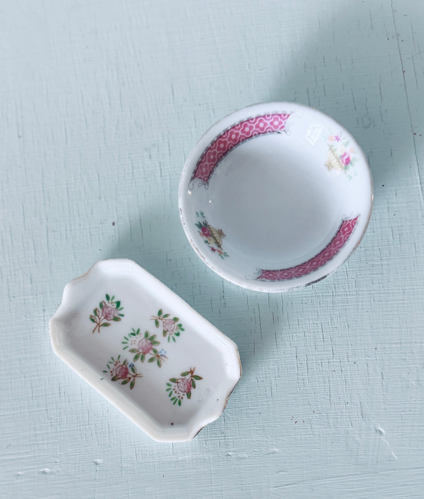 Set of 2 Small Floral Dishes