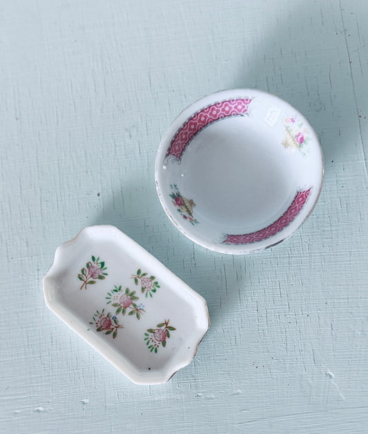 Set of 2 Small Floral Dishes