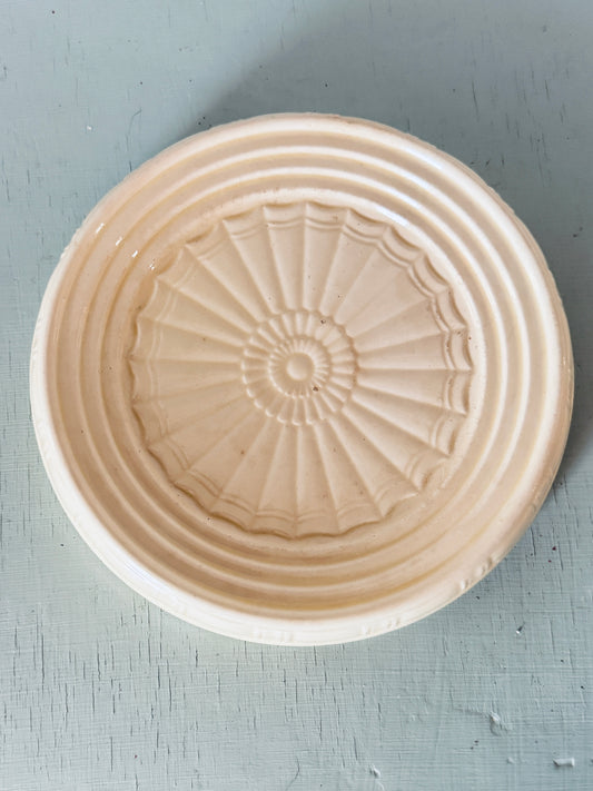 Vintage Cream Trivet